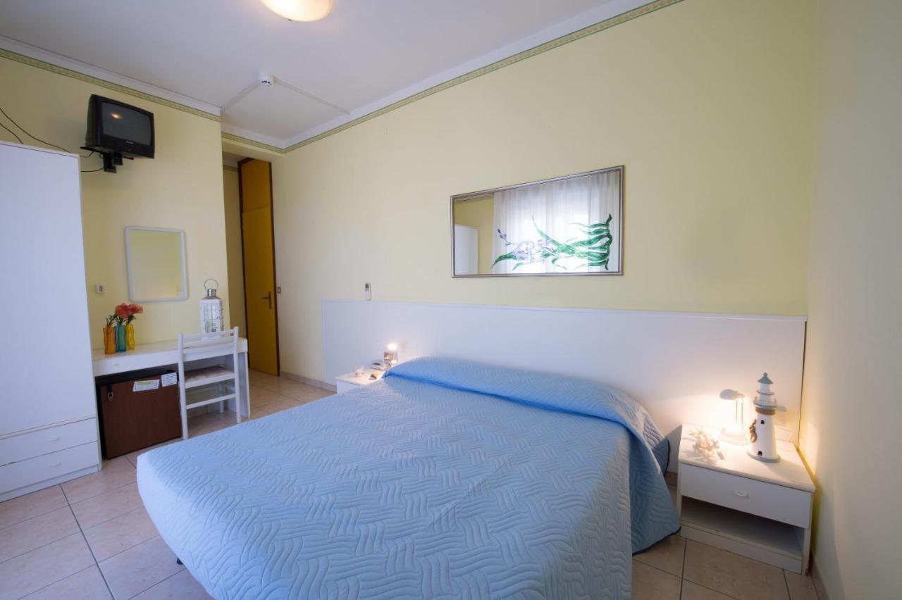 Le Petit Hotel Лідо-ді-Єзоло Екстер'єр фото