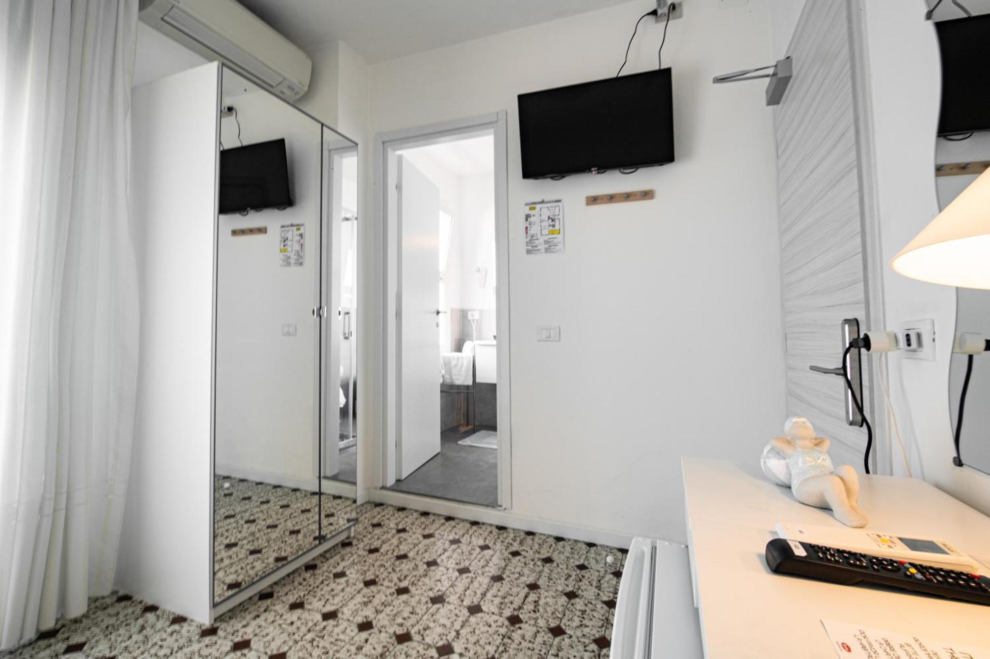 Le Petit Hotel Лідо-ді-Єзоло Екстер'єр фото