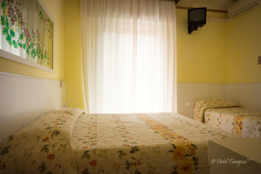 Le Petit Hotel Лідо-ді-Єзоло Екстер'єр фото